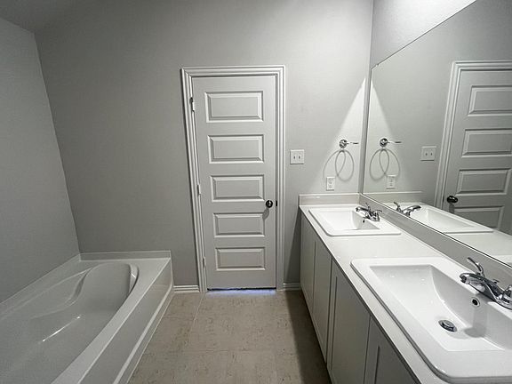 4th image of 552 Meadow Run Dr