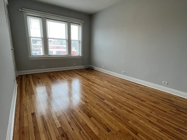 4411 W Montrose Ave #2 — Photo 4