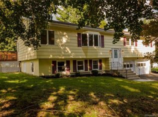 51 Green Briar Rd, Norwich, CT 06360