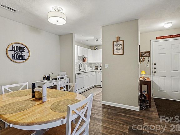 2nd image of 37 Hamiltons Harbor Dr #613