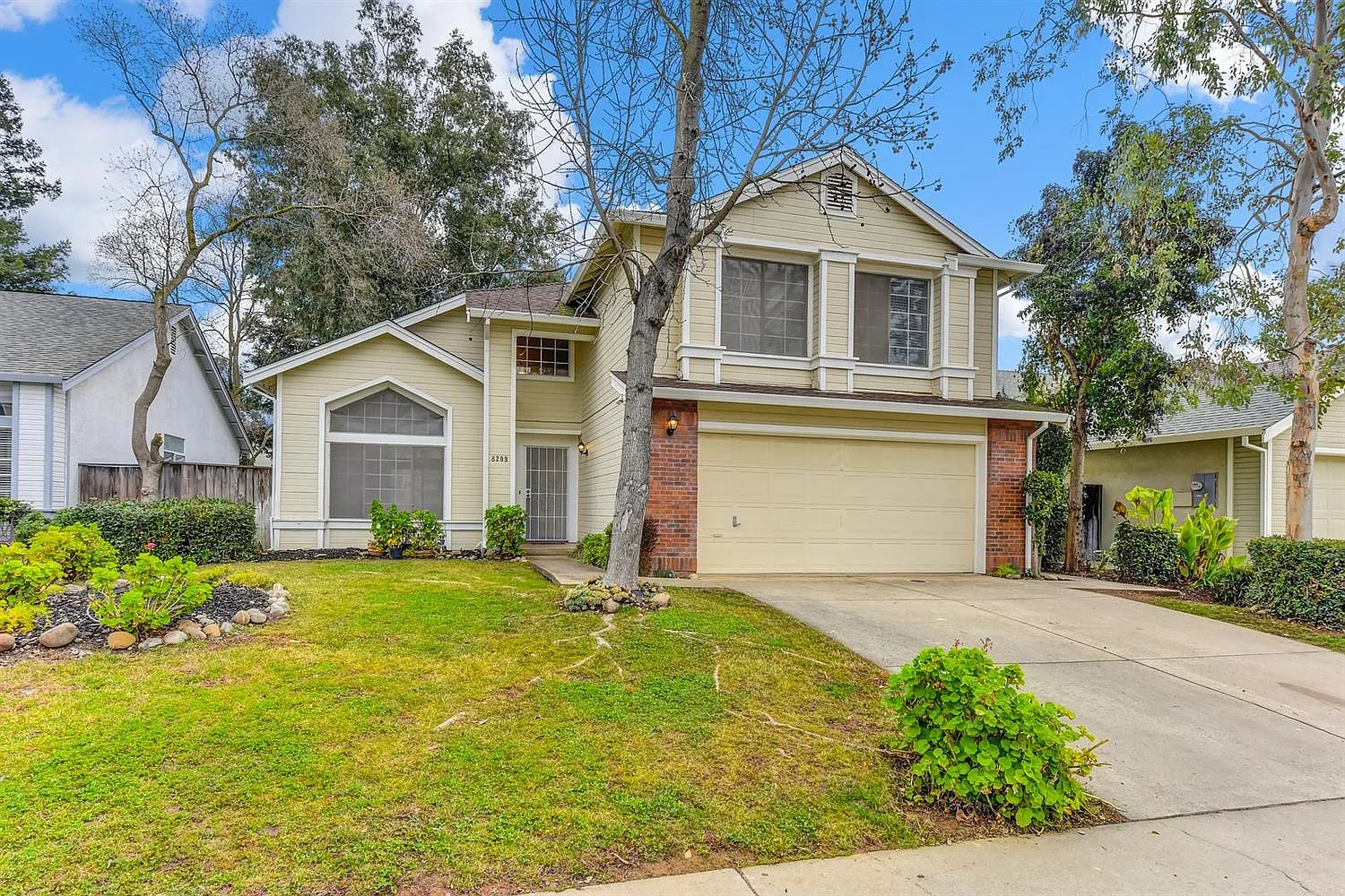 8209 Surrey Park Ct photo 1