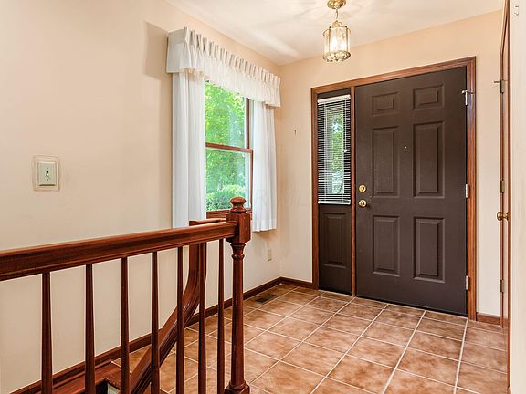 3rd image of 281 Meadowlark Ln