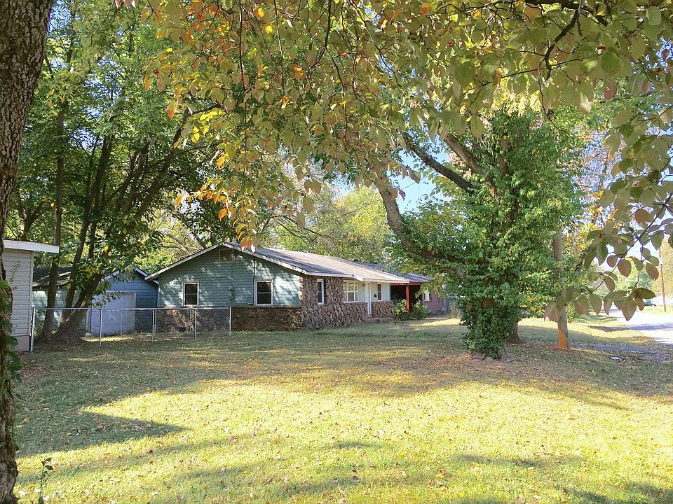 1st image of 403 NW 4th St