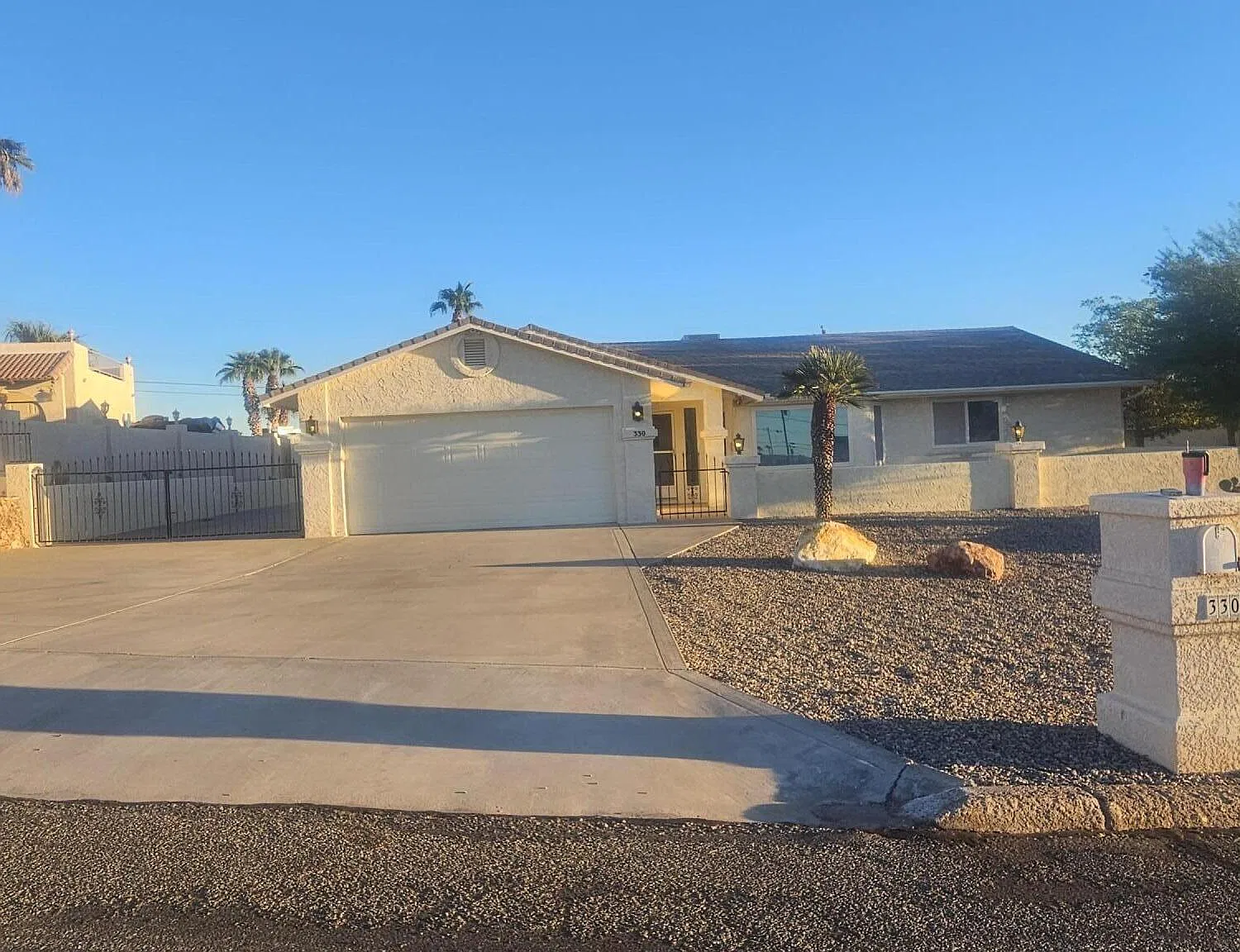 3 bed, 2.0 bath, 1682 sqft, $2,200 — Photo 2