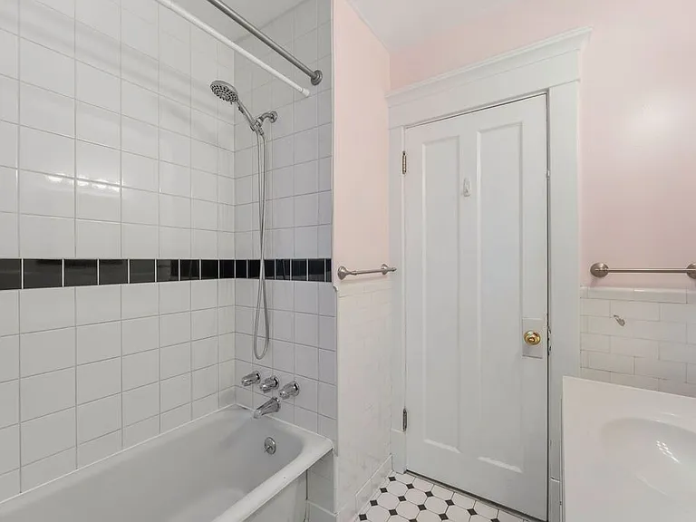 122 Stratford Rd — Photo 11