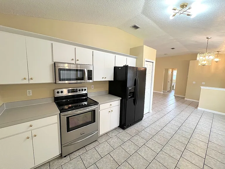 122 Parkview Dr — Photo 16