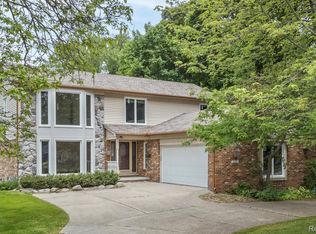 2264 W Maple Rd, Bloomfield Hills, MI 48301