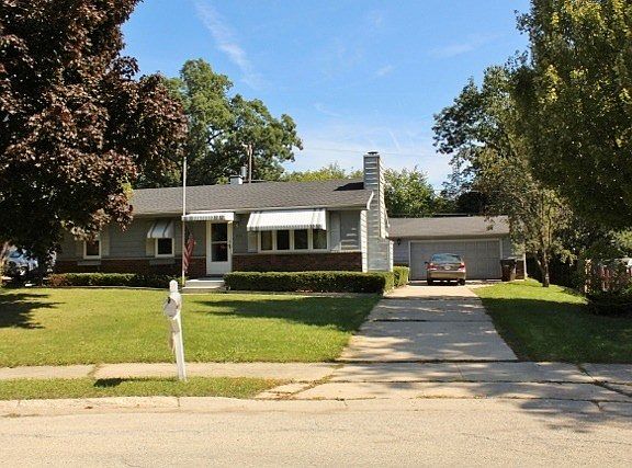 2nd image of 925 Alton Ct