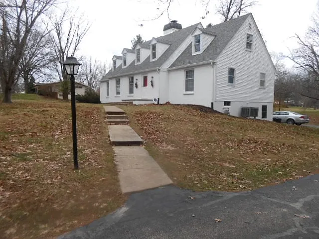 612 S Ravencrest Ave photo 1