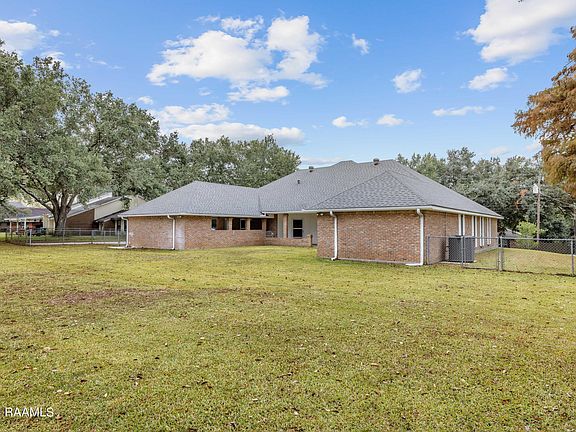 5th image of 311 Acorn Dr