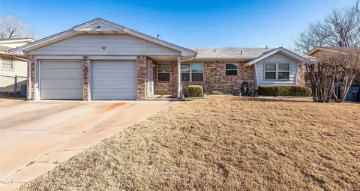 3 bed, 1300 sqft, $1,400 — Photo 1