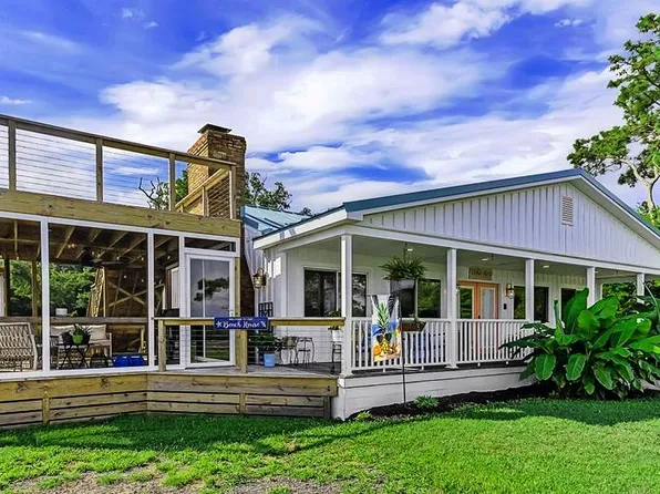 5032 Main St, Chincoteague Island, VA 23336