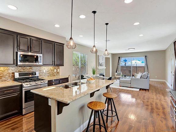 3rd image of 12406 Mesa Vista Pl