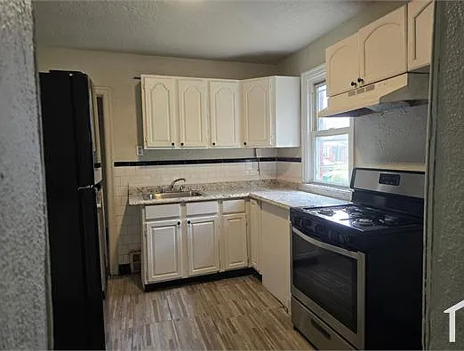 5337 Fletcher St — Photo 4
