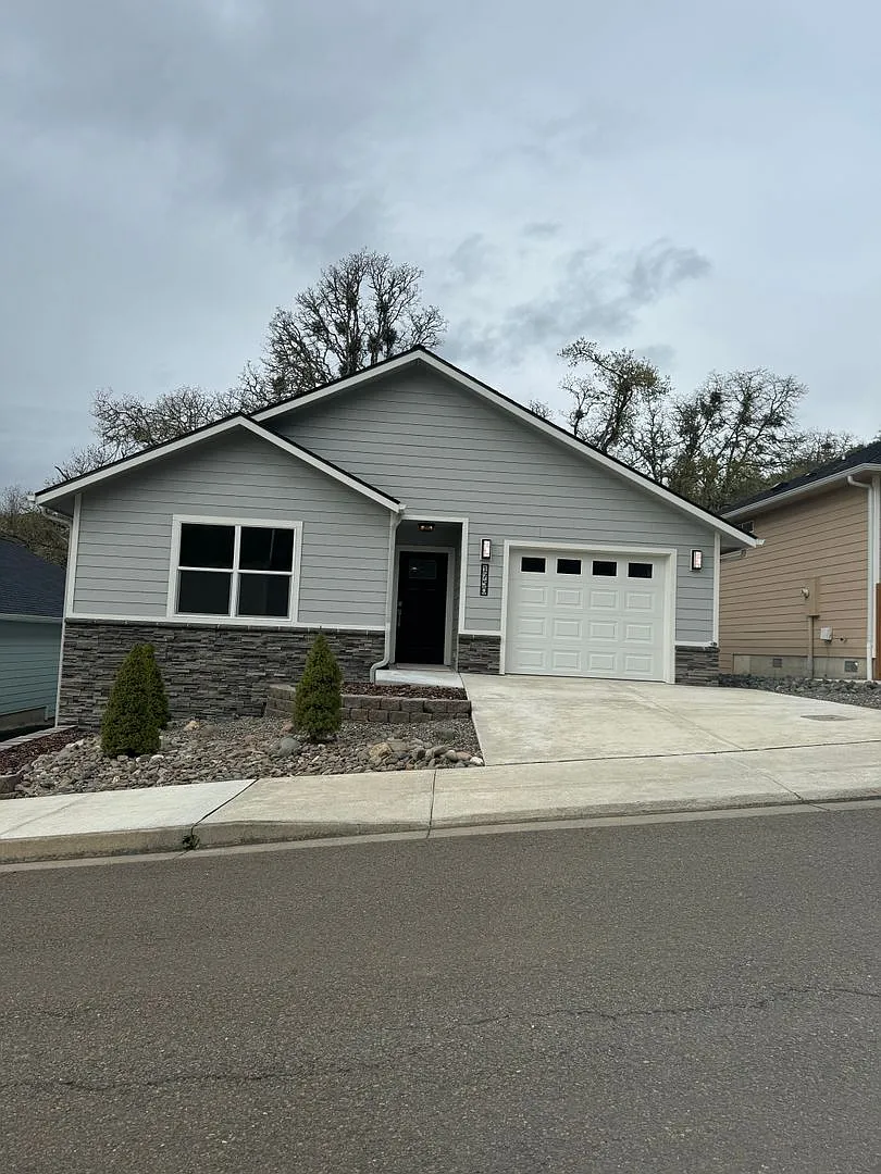 Brand new 2 bedroom 2 bath home in 55+ Community — Photo 2