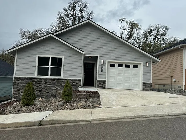 1750 NE Alameda Ave — Photo 2