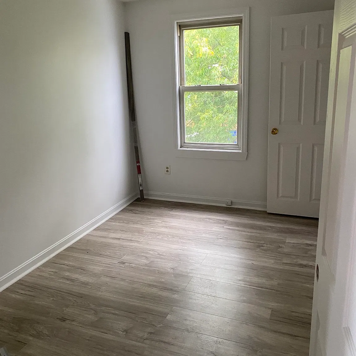3 bed, 1.0 bath, 912 sqft, $1,800 — Photo 3