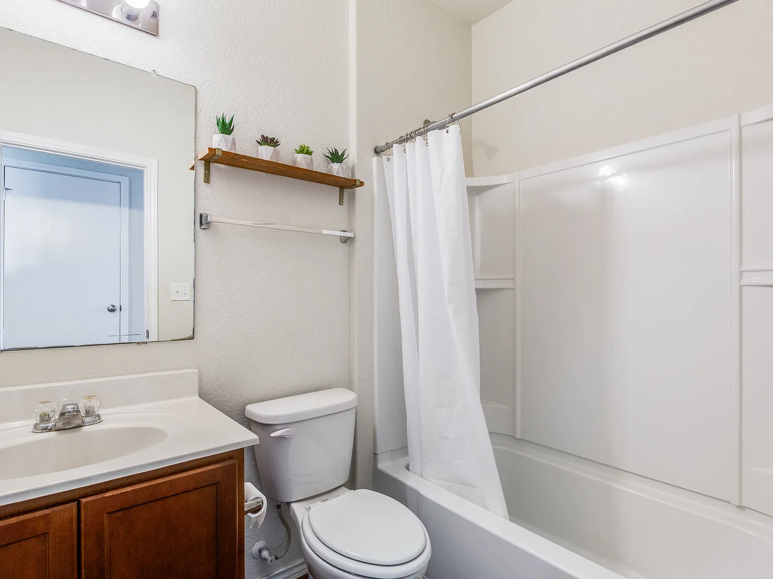 3 bed, 1427 sqft, $2,150 — Photo 3