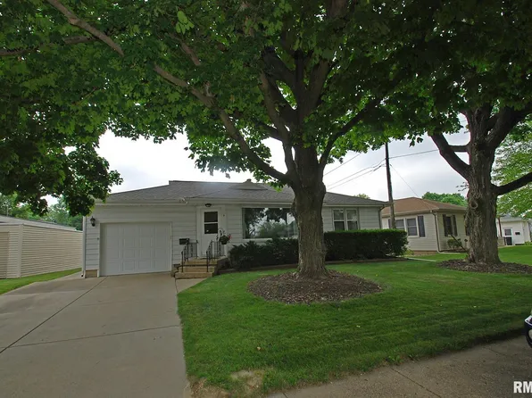 4 Alexander Ln, Bartonville, IL 61607