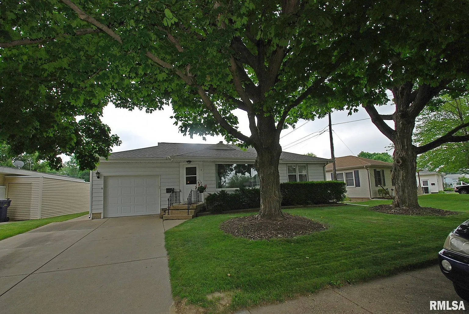 4 Alexander Ln photo 1
