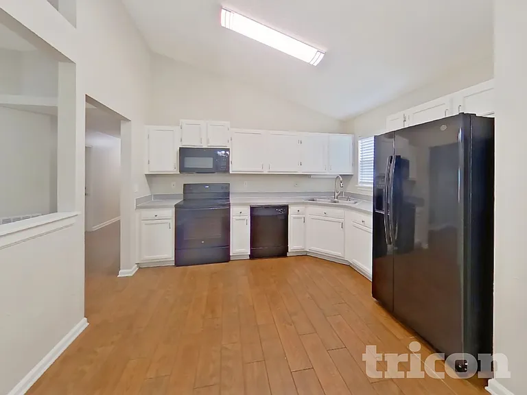 3099 Wavering Ln — Photo 4