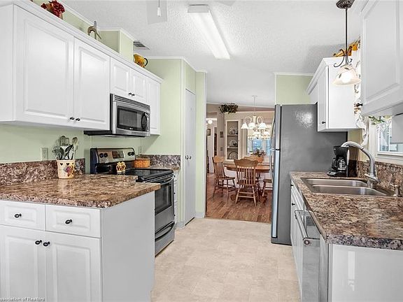 5th image of 34 Venetian Pkwy