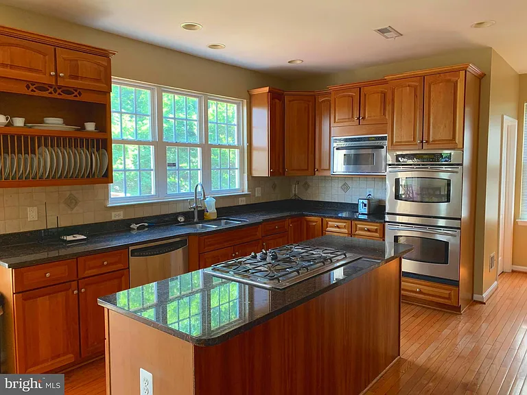 17090 Anns Brook Ct — Photo 5
