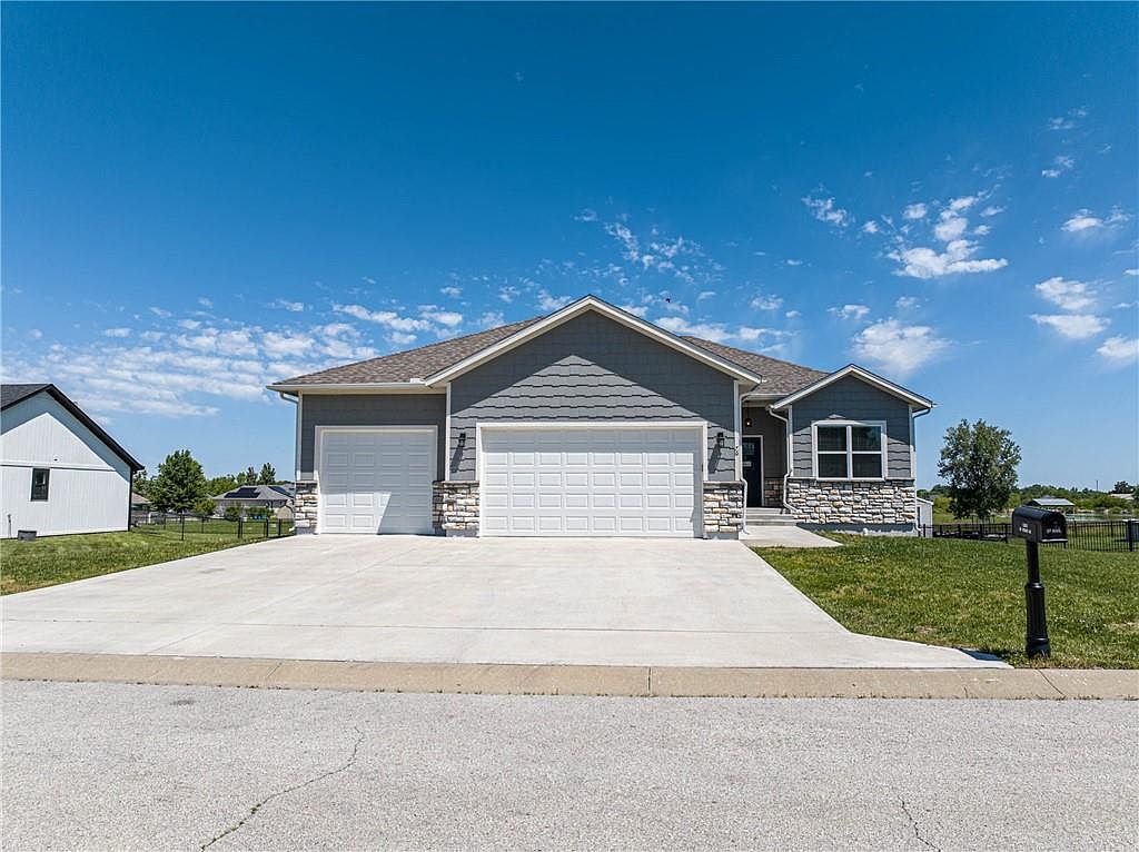 76 Casper St, Garden City, MO 64747 | MLS #2551618 | Zillow