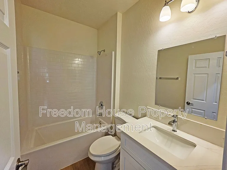 1701 Sycamore Ave #A — Photo 22