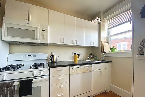 1st image of 257 Washington St #2L