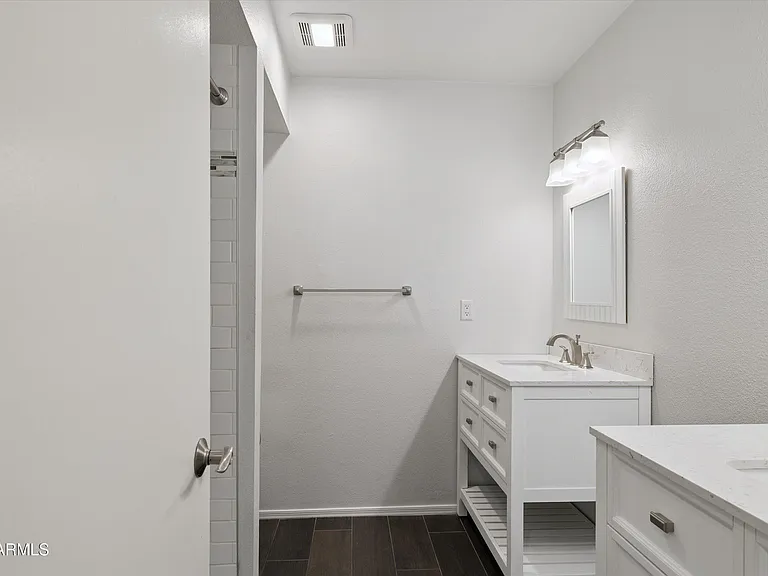 3526 E Sahuaro Dr — Photo 30