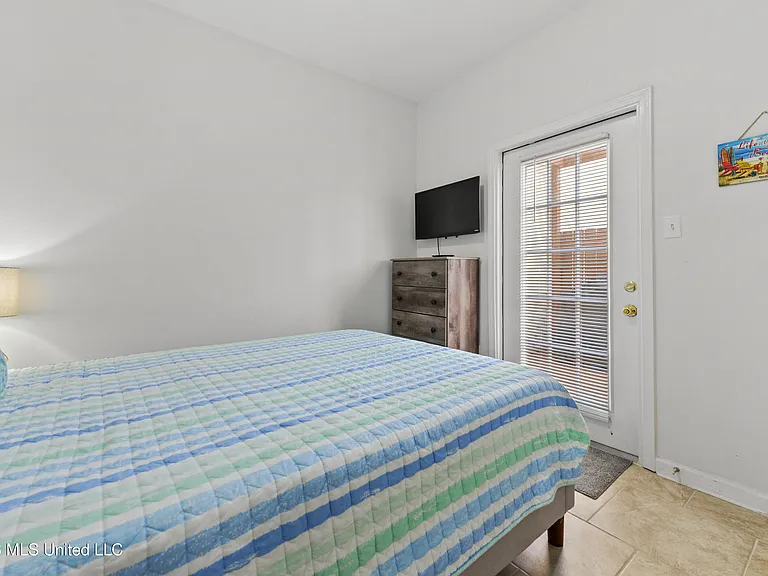 1270 Century Oaks Dr #B — Photo 16