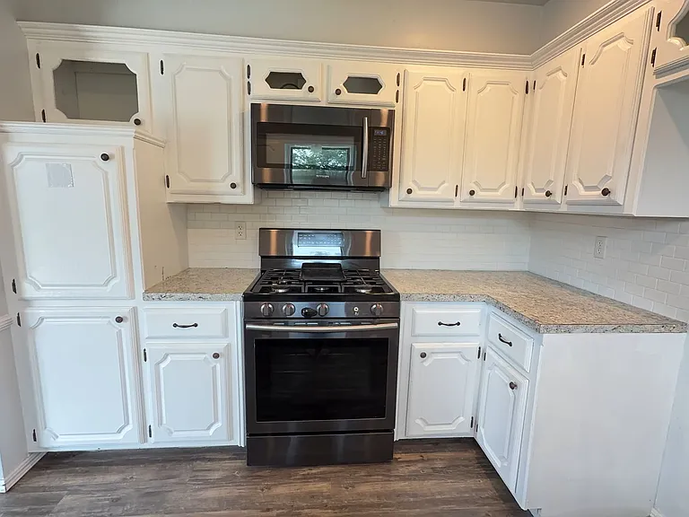 9301 Maypark Cir — Photo 37
