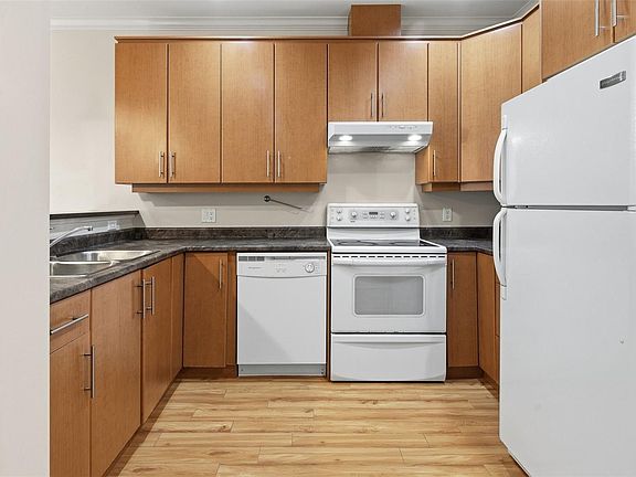 5th image of 2210 Sooke Rd #29