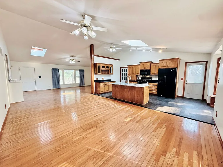 6239 SW Wanamaker Rd — Photo 7