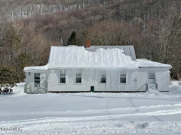 7 Browns Ln, Berlin, NY 12022