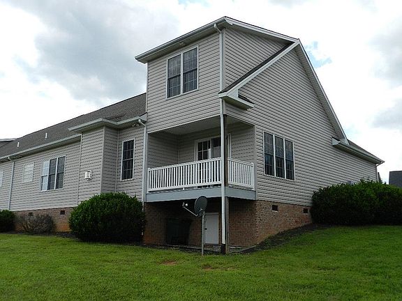 2nd image of 77 Cambridge Cir
