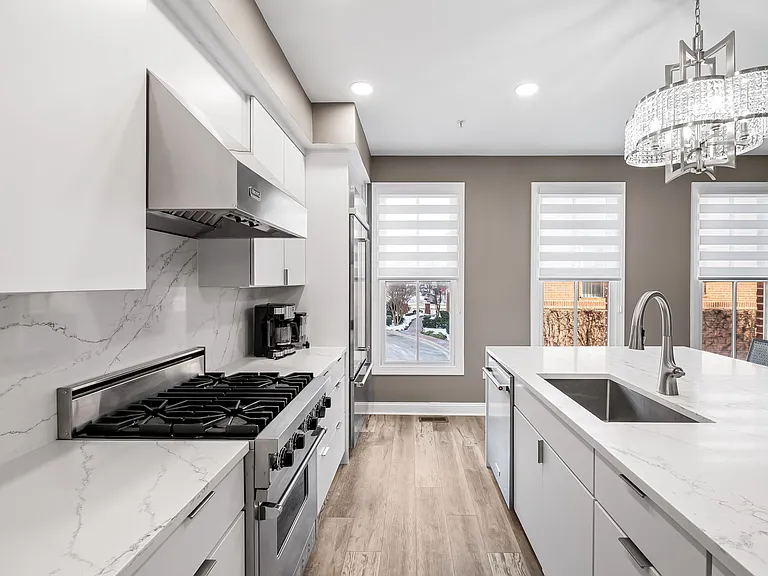 2323 Boston St #4 — Photo 7
