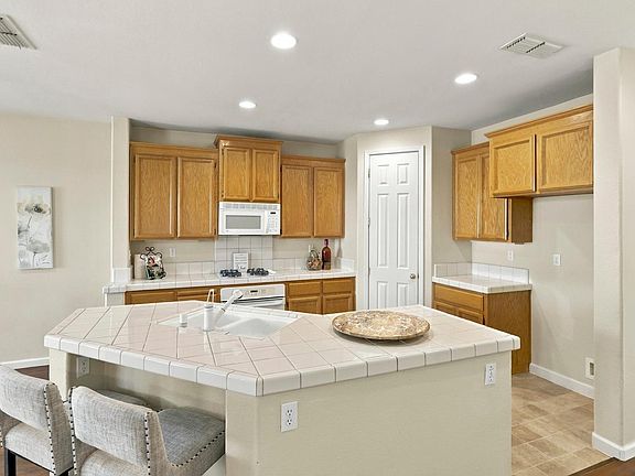 3rd image of 10224 Blossom Ridge Dr
