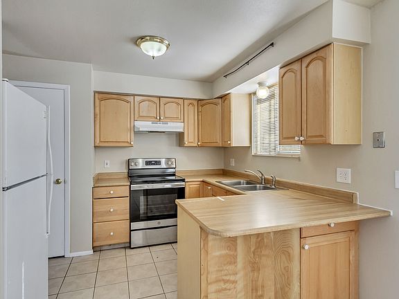 2nd image of 616 E Carmel Dr #U