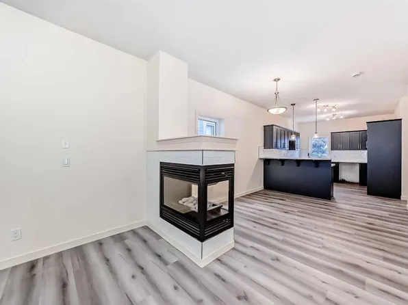 2006 W 37th St SE, Calgary, AB T2B 0Y7