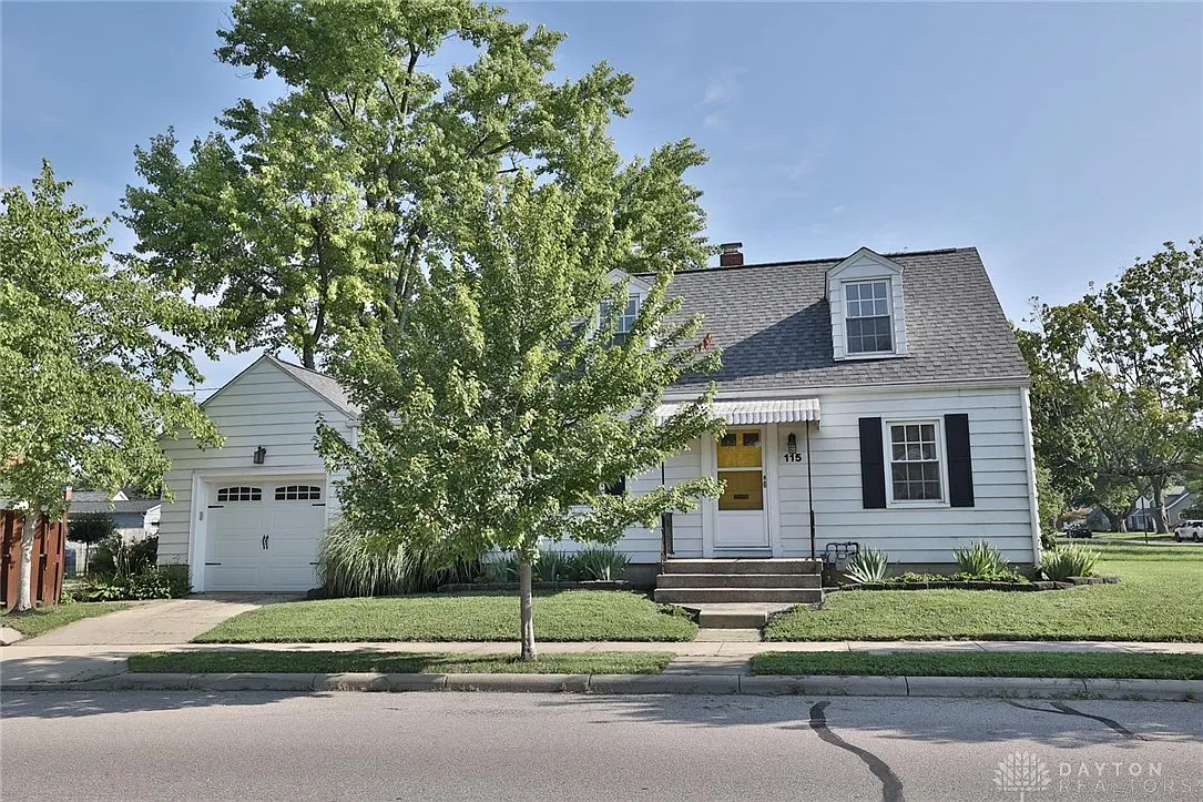 115 Maple Ave photo 1