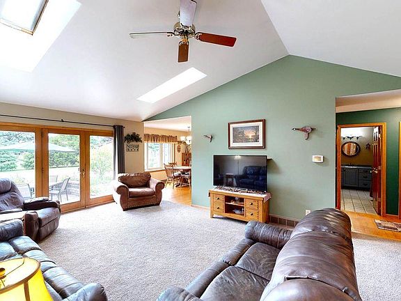 4th image of W6143 N Thornapple Ct