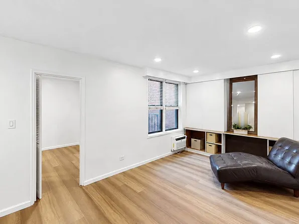 5021 39th Pl APT 1A, Long Island City, NY 11104