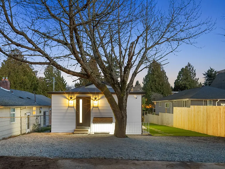 5945 Fauntleroy Way SW #B — Photo 3