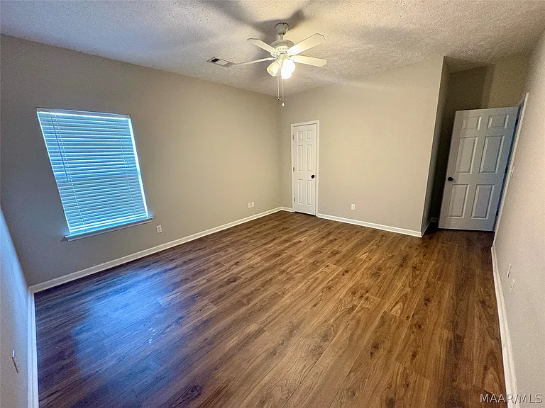 9506 Greythorne Ct — Photo 25