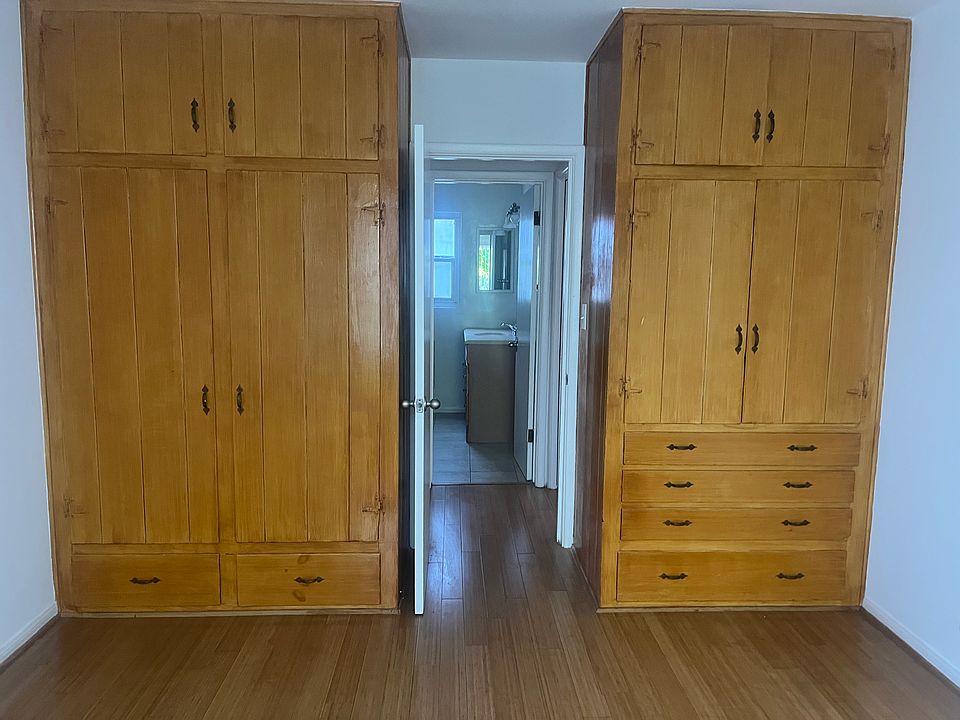 Built in storage in bedroom!!