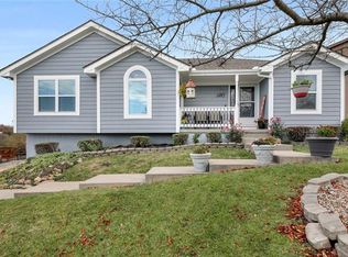 1492 NW Yankee Dr, Blue Springs, MO 64015