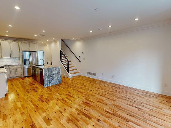 4th image of 1440 N Franklin St #2