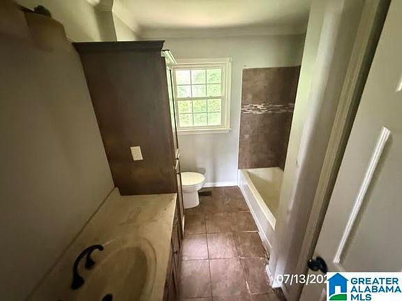 3rd image of 18 Church St